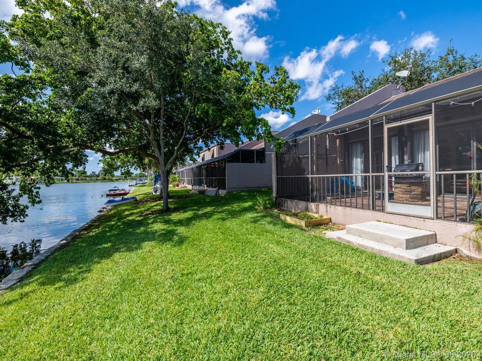 Vendido Recientemente: $334,900 (3 camas, 3 baños, 1686 Pies cuadrados)