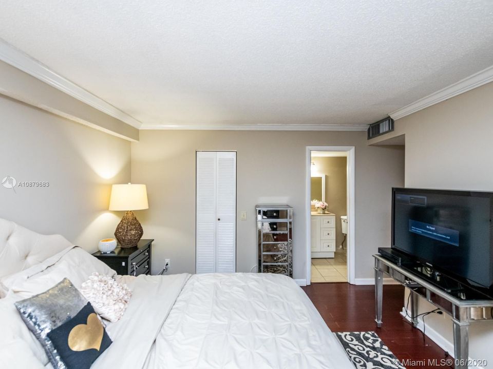 Vendido Recientemente: $334,900 (3 camas, 3 baños, 1686 Pies cuadrados)