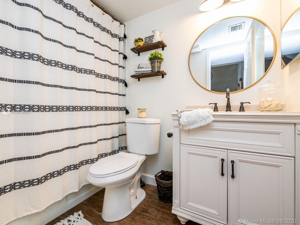 Vendido Recientemente: $334,900 (3 camas, 3 baños, 1686 Pies cuadrados)