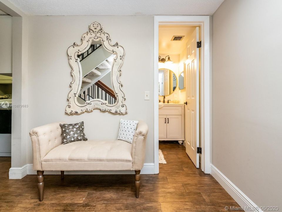 Vendido Recientemente: $334,900 (3 camas, 3 baños, 1686 Pies cuadrados)