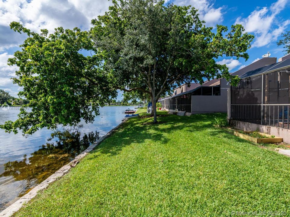 Vendido Recientemente: $334,900 (3 camas, 3 baños, 1686 Pies cuadrados)
