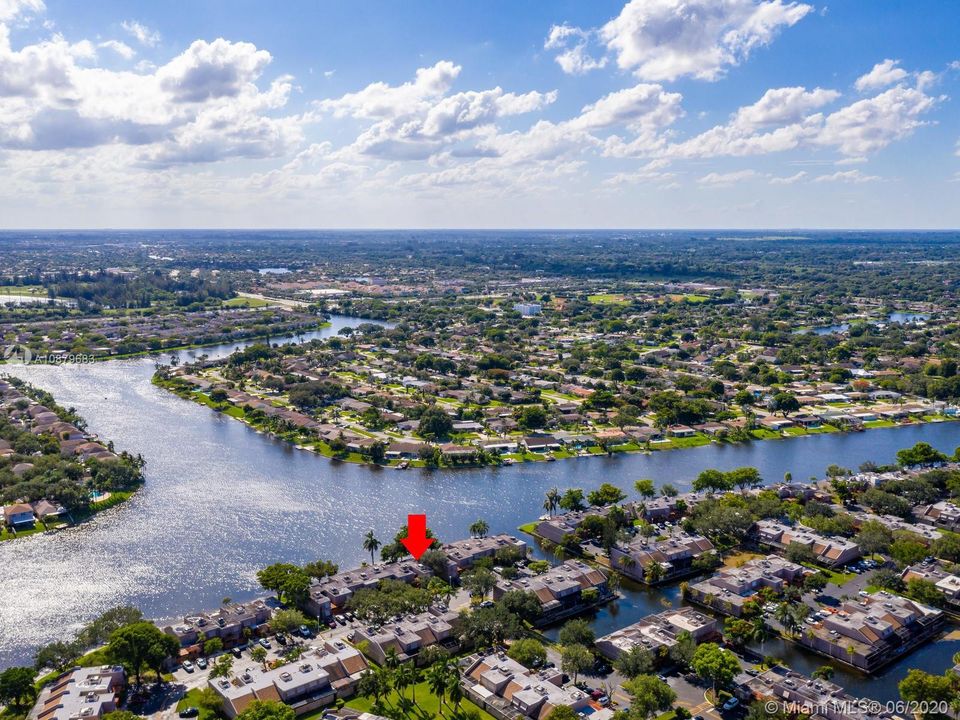 Vendido Recientemente: $334,900 (3 camas, 3 baños, 1686 Pies cuadrados)