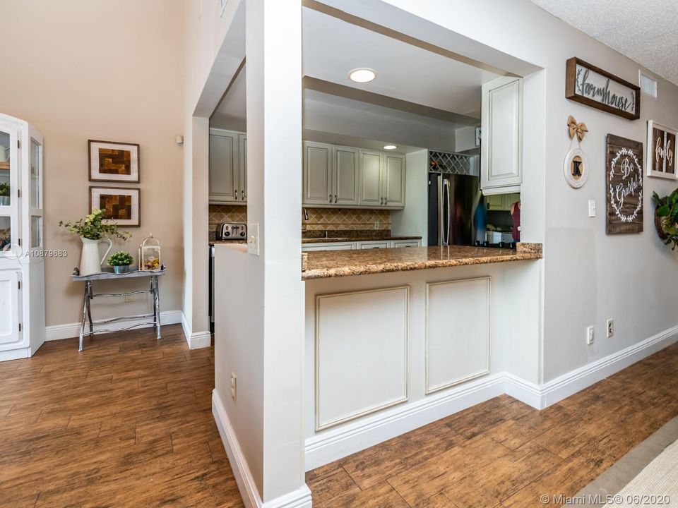 Vendido Recientemente: $334,900 (3 camas, 3 baños, 1686 Pies cuadrados)