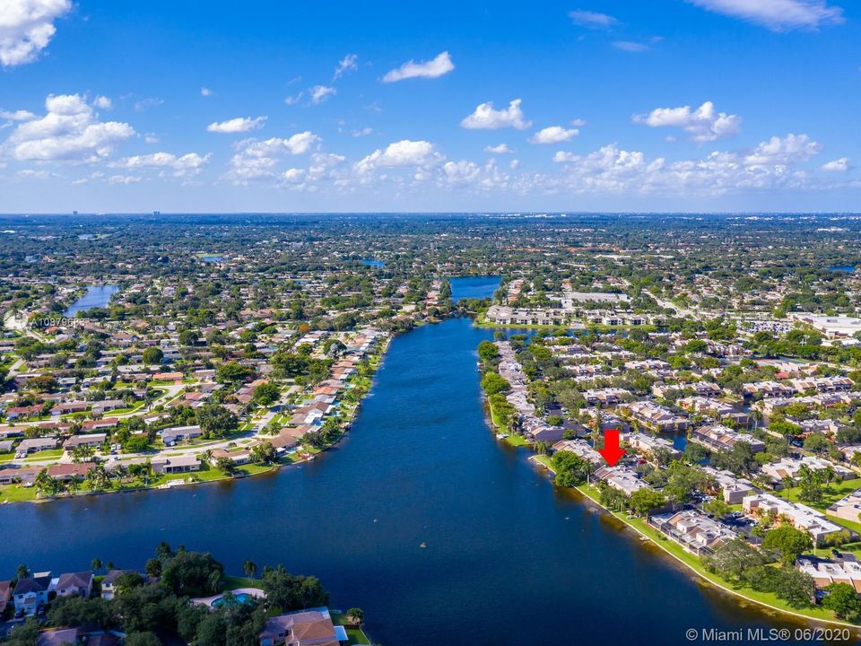 Vendido Recientemente: $334,900 (3 camas, 3 baños, 1686 Pies cuadrados)