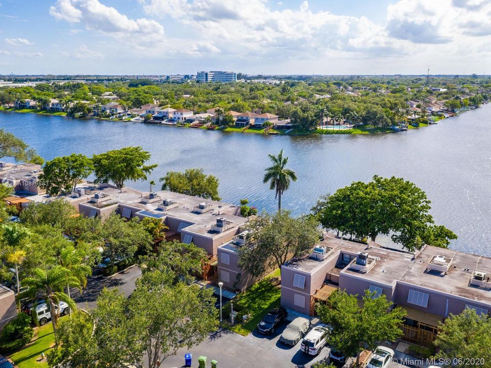 Vendido Recientemente: $334,900 (3 camas, 3 baños, 1686 Pies cuadrados)