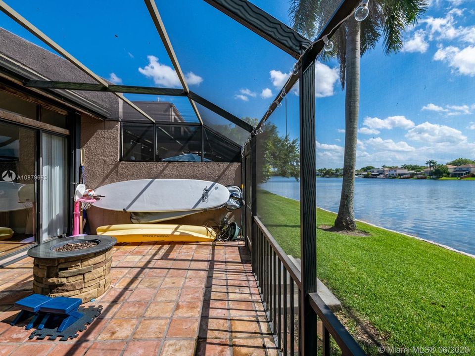 Vendido Recientemente: $334,900 (3 camas, 3 baños, 1686 Pies cuadrados)