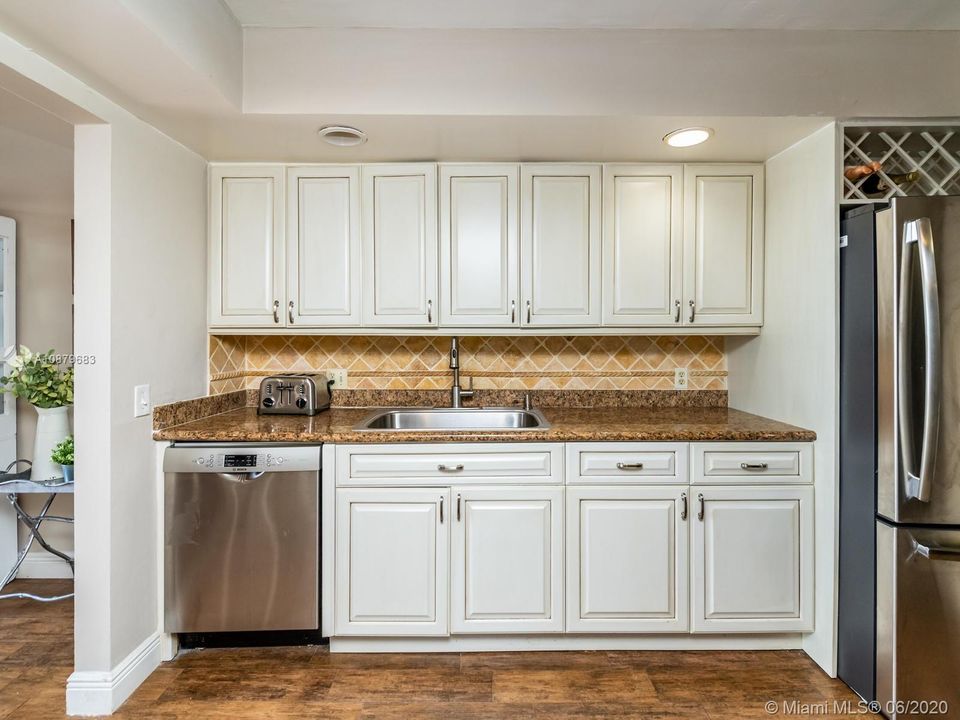 Vendido Recientemente: $334,900 (3 camas, 3 baños, 1686 Pies cuadrados)