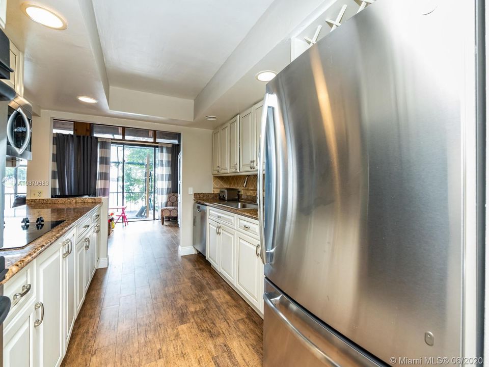 Vendido Recientemente: $334,900 (3 camas, 3 baños, 1686 Pies cuadrados)