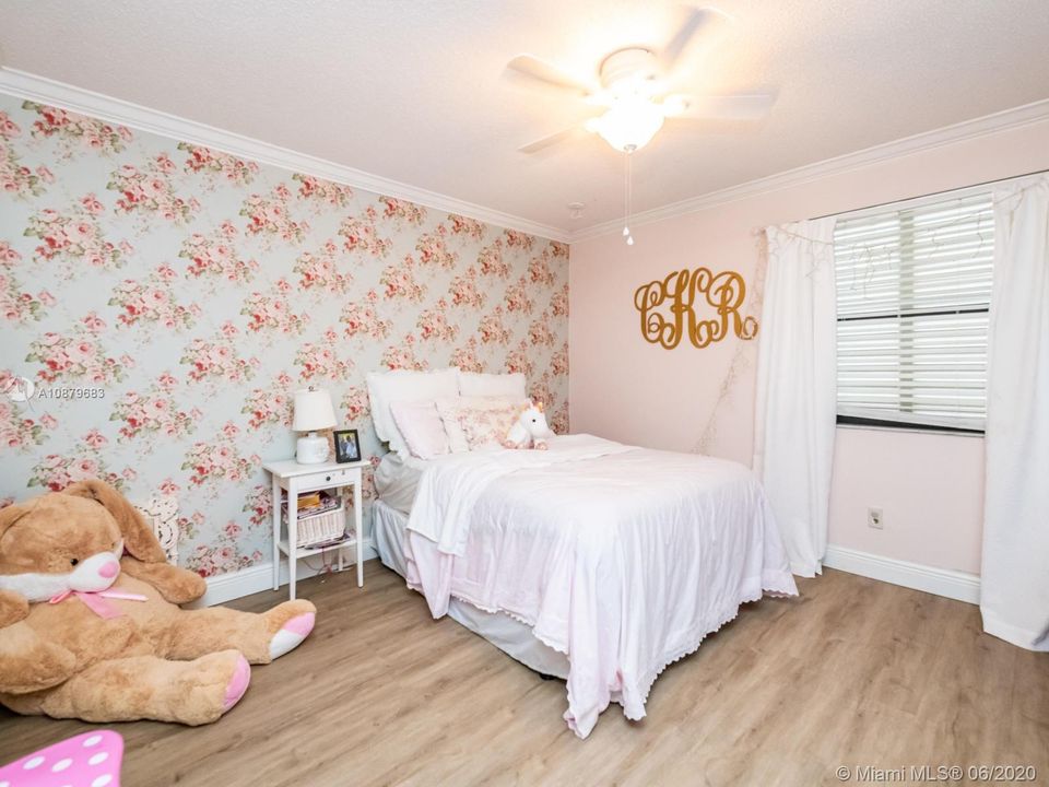Vendido Recientemente: $334,900 (3 camas, 3 baños, 1686 Pies cuadrados)