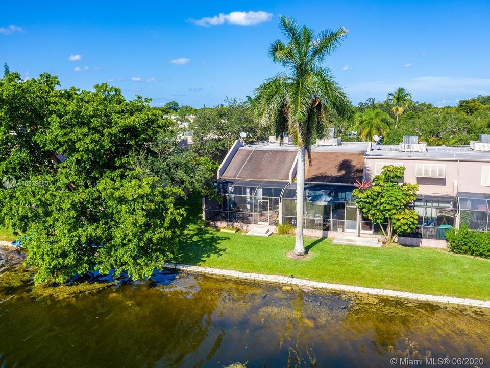 Vendido Recientemente: $334,900 (3 camas, 3 baños, 1686 Pies cuadrados)