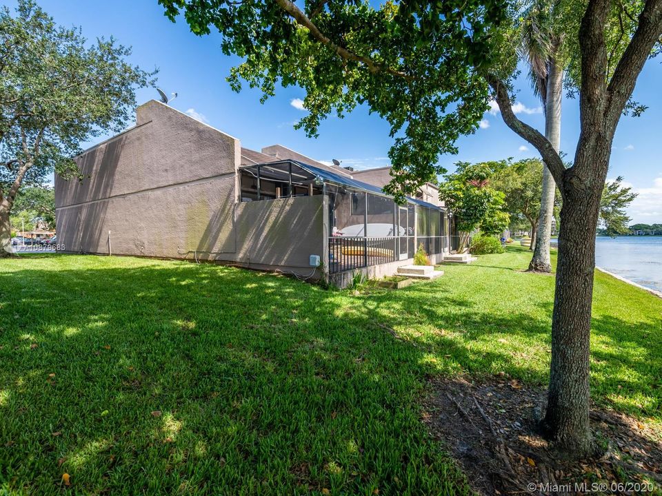 Vendido Recientemente: $334,900 (3 camas, 3 baños, 1686 Pies cuadrados)