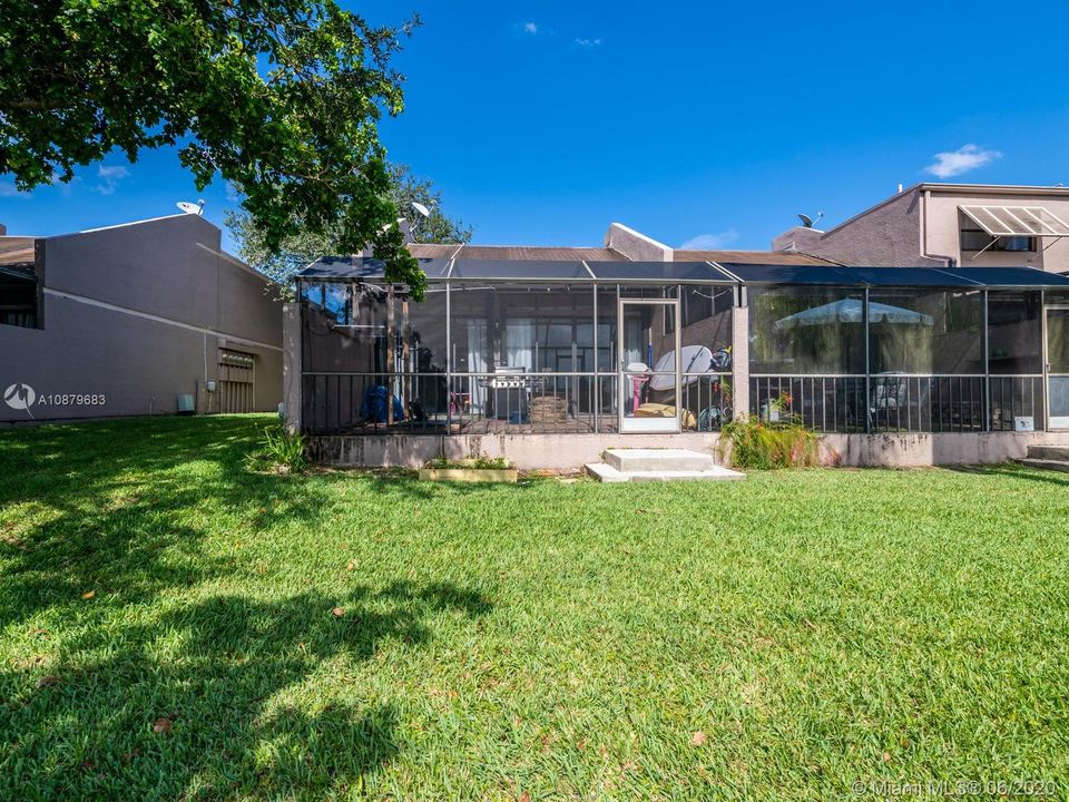 Vendido Recientemente: $334,900 (3 camas, 3 baños, 1686 Pies cuadrados)