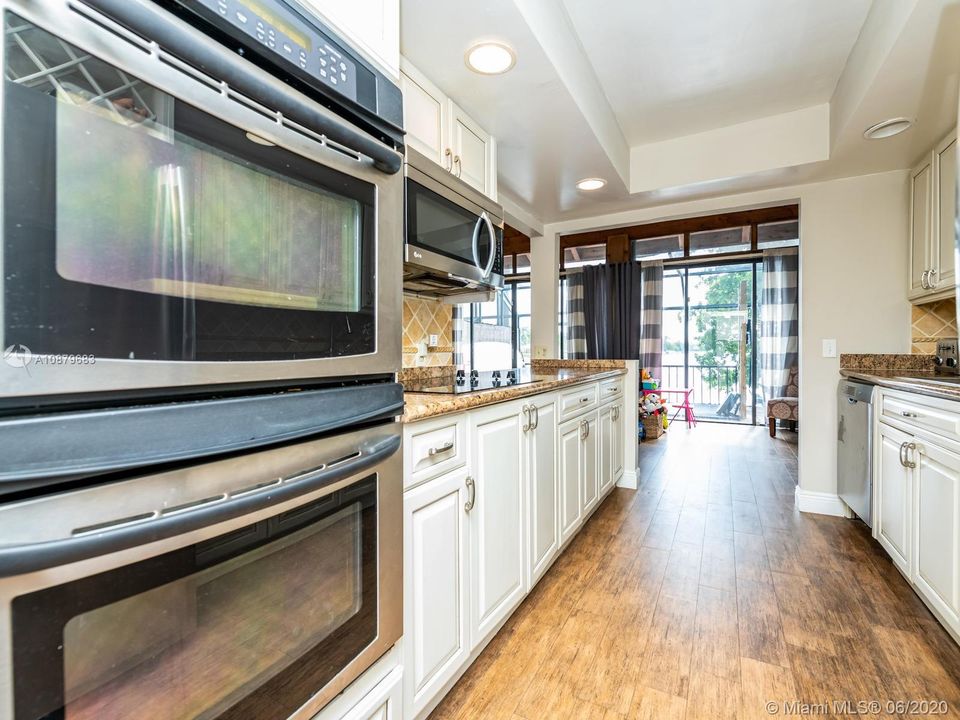 Vendido Recientemente: $334,900 (3 camas, 3 baños, 1686 Pies cuadrados)