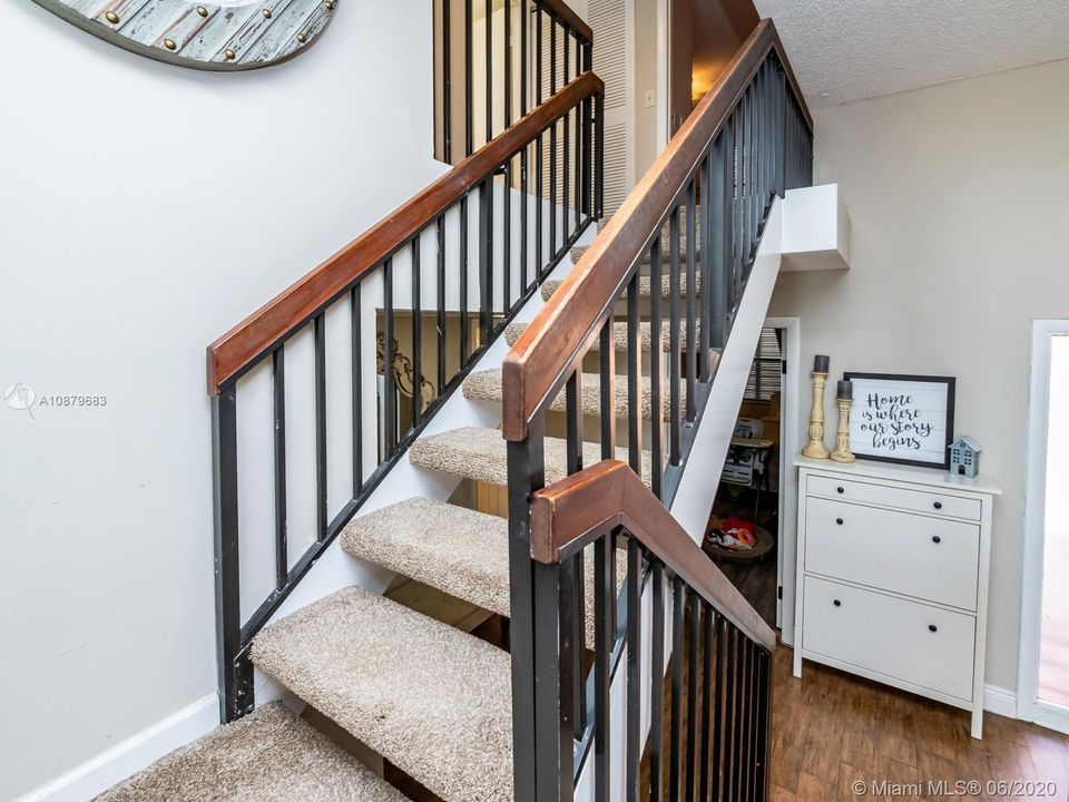 Vendido Recientemente: $334,900 (3 camas, 3 baños, 1686 Pies cuadrados)