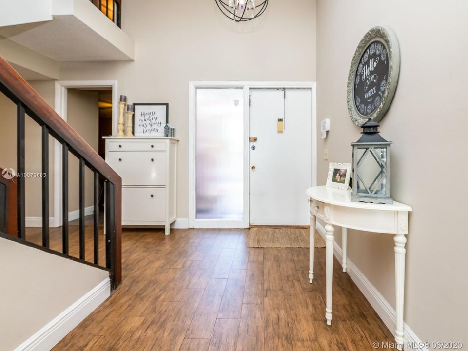 Vendido Recientemente: $334,900 (3 camas, 3 baños, 1686 Pies cuadrados)