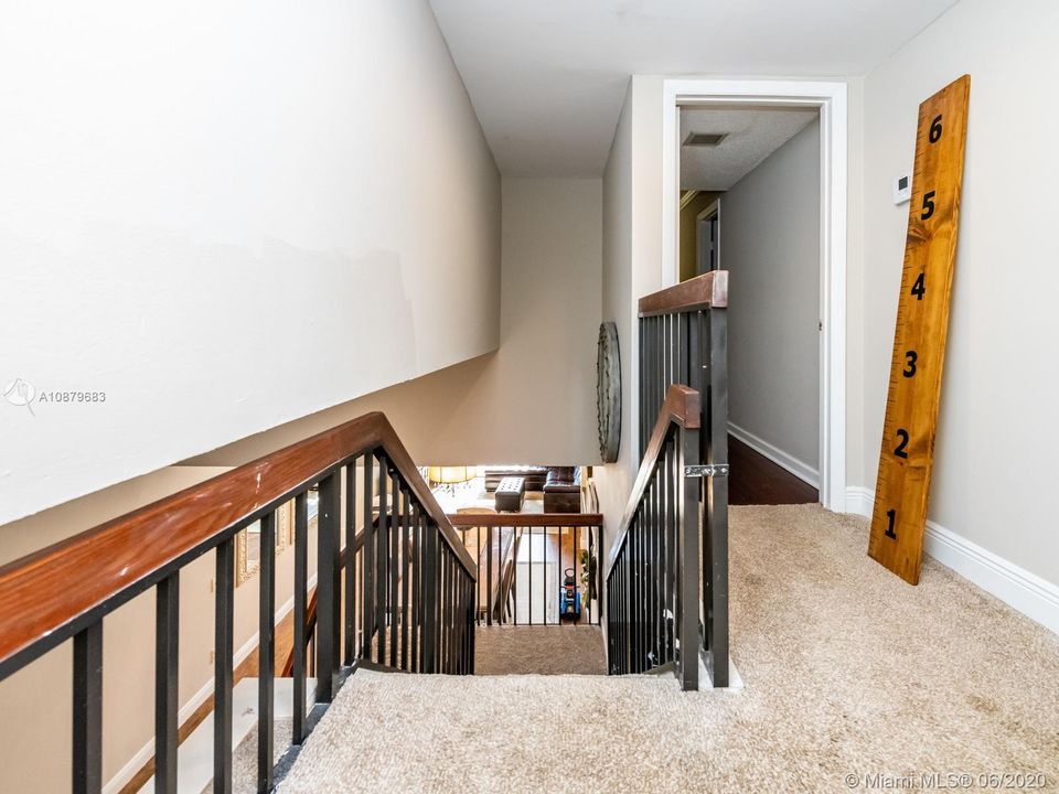 Vendido Recientemente: $334,900 (3 camas, 3 baños, 1686 Pies cuadrados)
