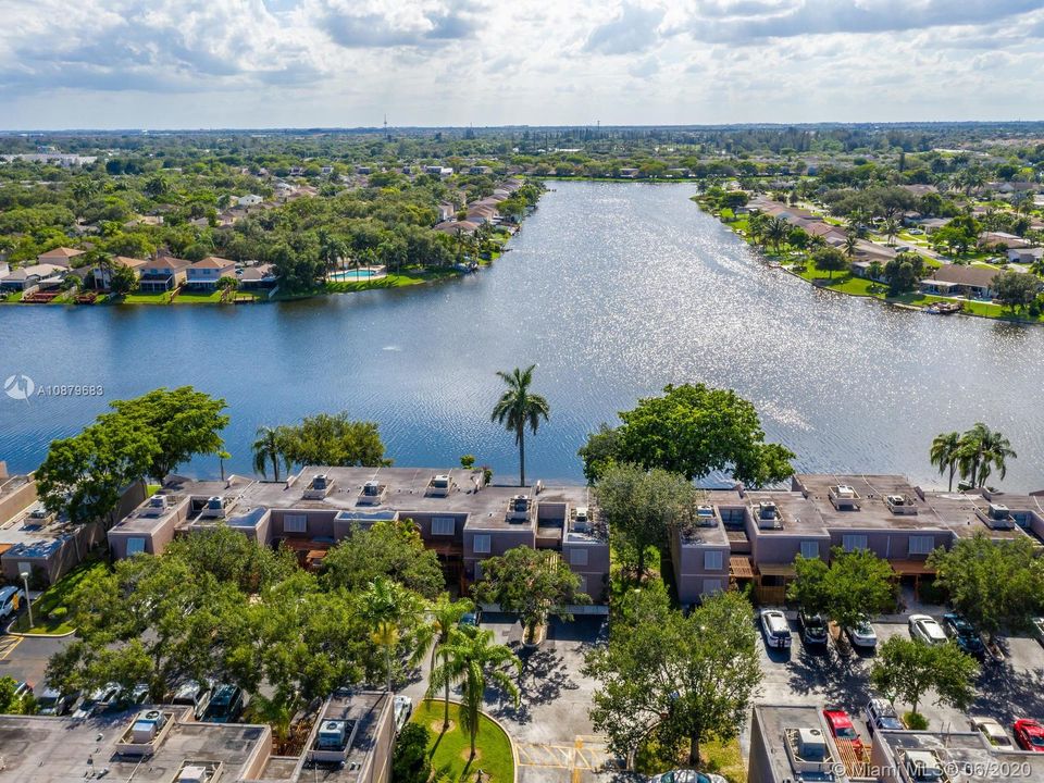Vendido Recientemente: $334,900 (3 camas, 3 baños, 1686 Pies cuadrados)