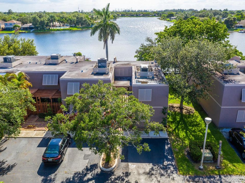 Vendido Recientemente: $334,900 (3 camas, 3 baños, 1686 Pies cuadrados)