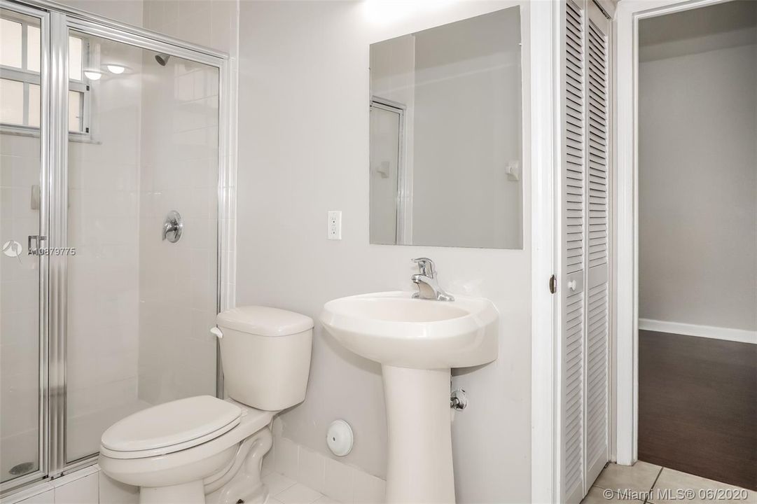 Recientemente alquilado: $2,895 (5 camas, 3 baños, 2740 Pies cuadrados)