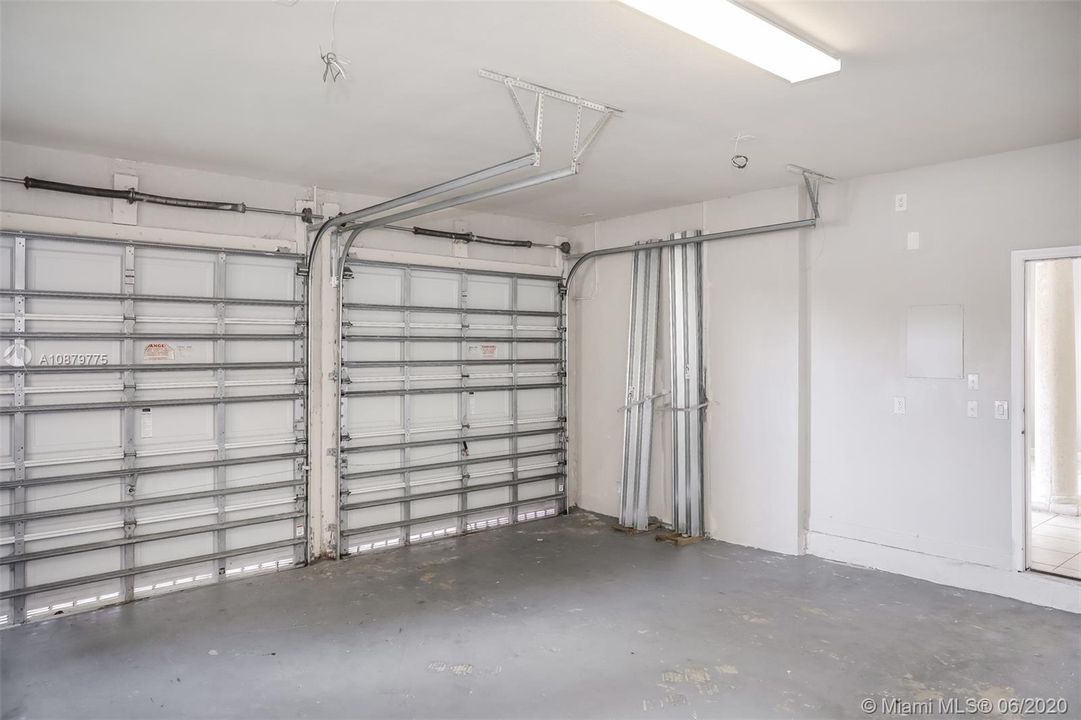Recientemente alquilado: $2,895 (5 camas, 3 baños, 2740 Pies cuadrados)