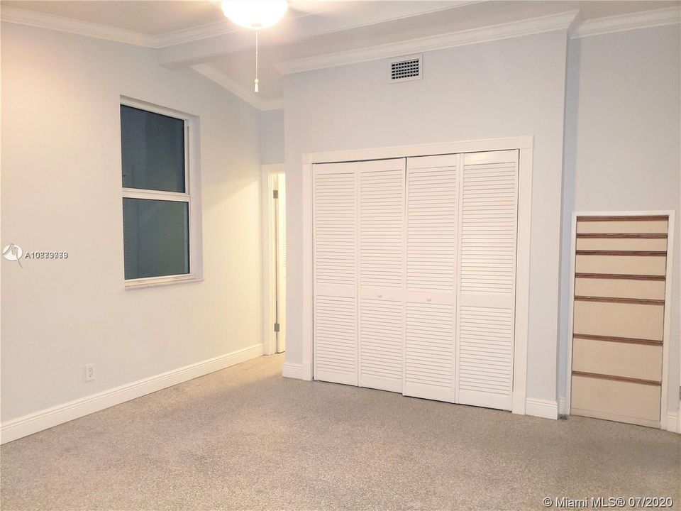 Recently Rented: $2,500 (3 beds, 2 baths, 1222 Square Feet)