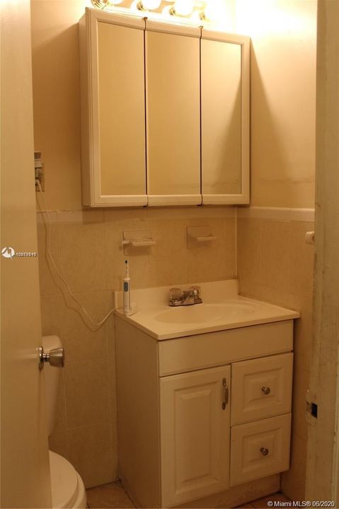 Vendido Recientemente: $329,900 (5 camas, 3 baños, 2379 Pies cuadrados)