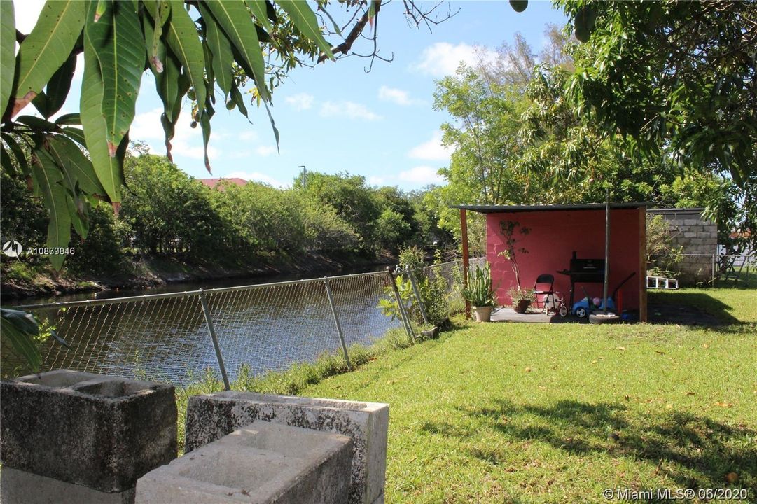 Vendido Recientemente: $329,900 (5 camas, 3 baños, 2379 Pies cuadrados)