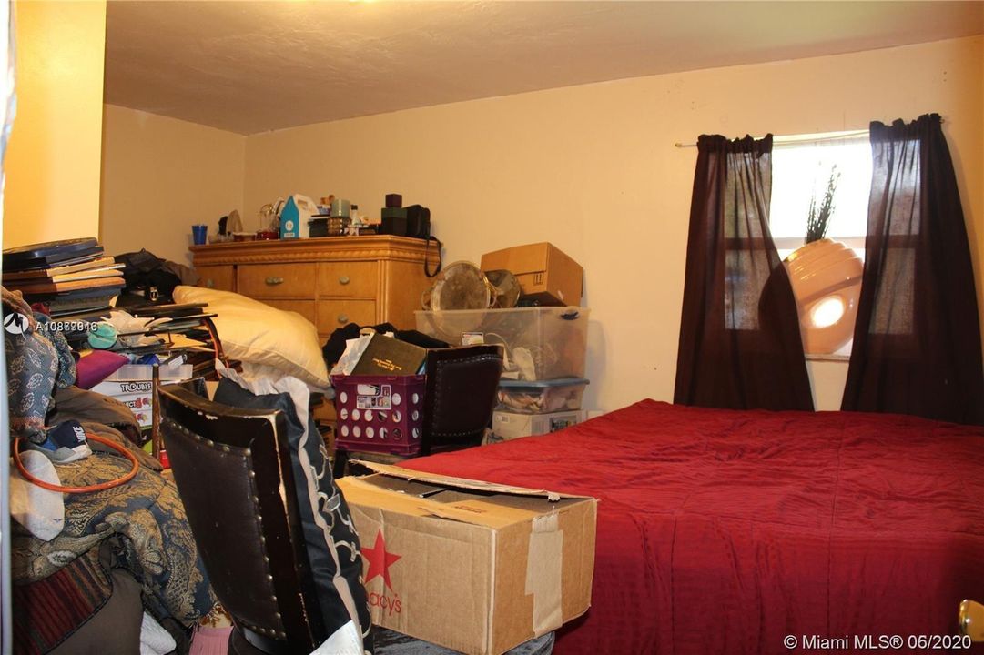 Vendido Recientemente: $329,900 (5 camas, 3 baños, 2379 Pies cuadrados)