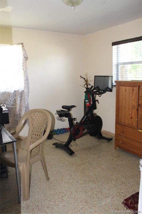 Vendido Recientemente: $329,900 (5 camas, 3 baños, 2379 Pies cuadrados)