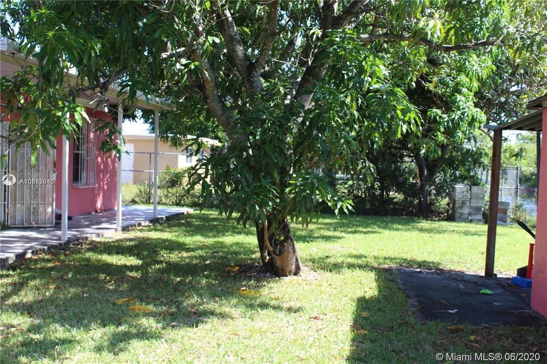 Vendido Recientemente: $329,900 (5 camas, 3 baños, 2379 Pies cuadrados)