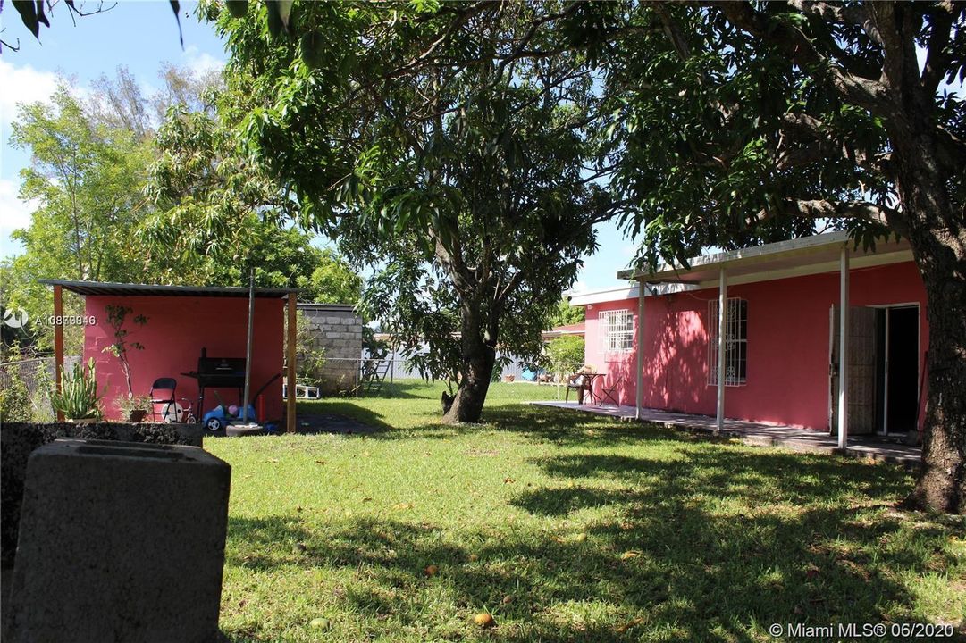 Vendido Recientemente: $329,900 (5 camas, 3 baños, 2379 Pies cuadrados)