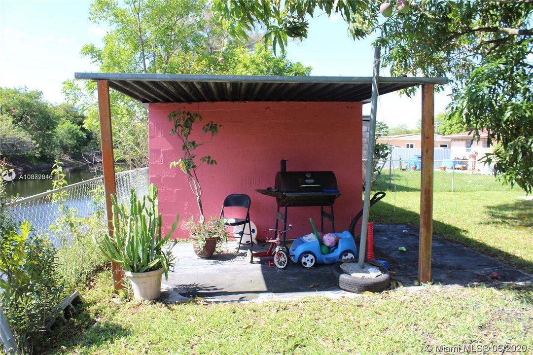Vendido Recientemente: $329,900 (5 camas, 3 baños, 2379 Pies cuadrados)