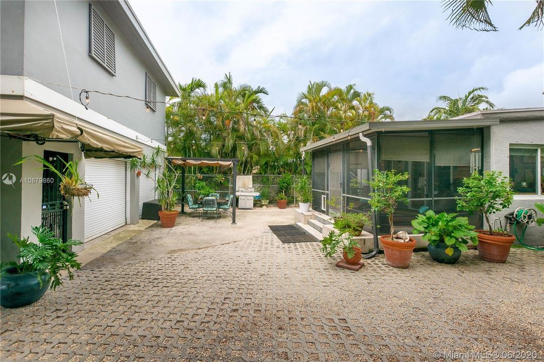 Recently Sold: $439,900 (3 beds, 2 baths, 1062 Square Feet)