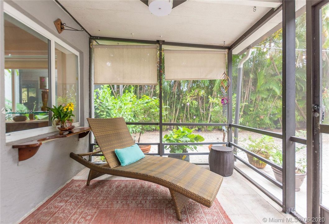 Recently Sold: $439,900 (3 beds, 2 baths, 1062 Square Feet)