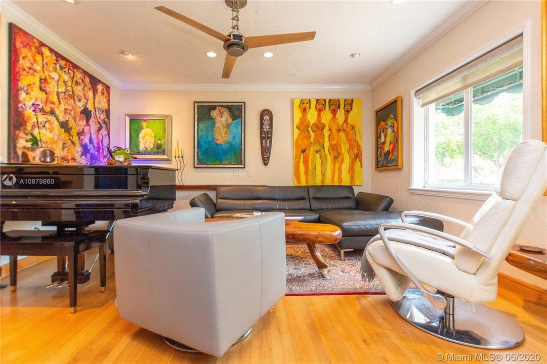 Recently Sold: $439,900 (3 beds, 2 baths, 1062 Square Feet)