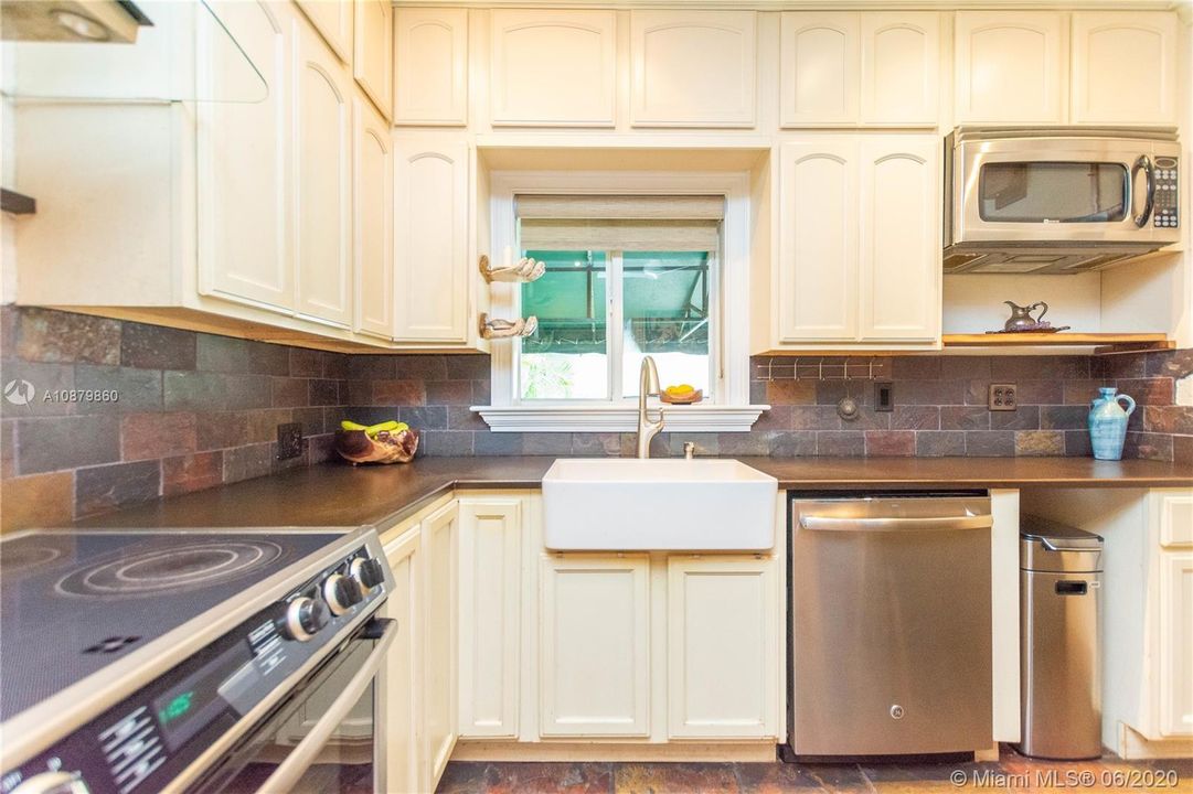 Recently Sold: $439,900 (3 beds, 2 baths, 1062 Square Feet)
