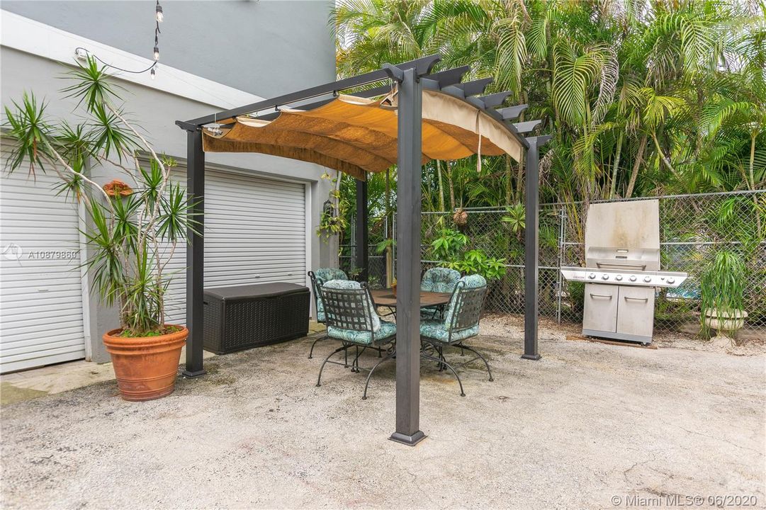 Recently Sold: $439,900 (3 beds, 2 baths, 1062 Square Feet)