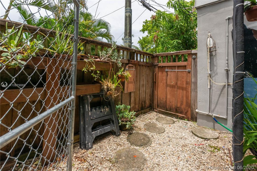 Recently Sold: $439,900 (3 beds, 2 baths, 1062 Square Feet)