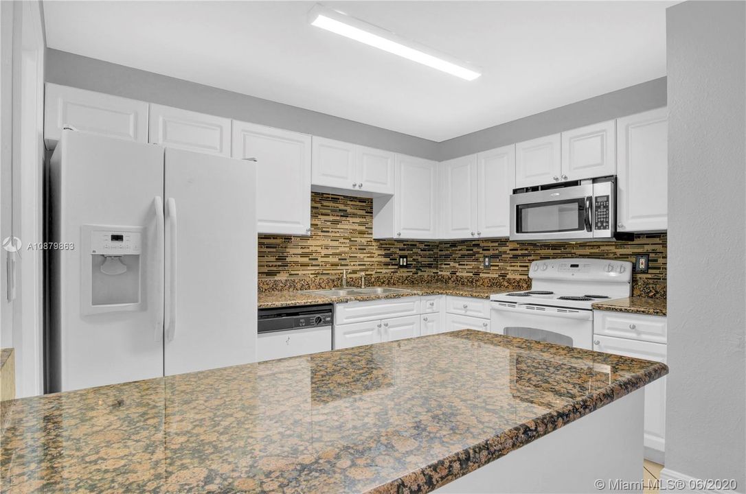 Vendido Recientemente: $315,000 (5 camas, 2 baños, 1952 Pies cuadrados)