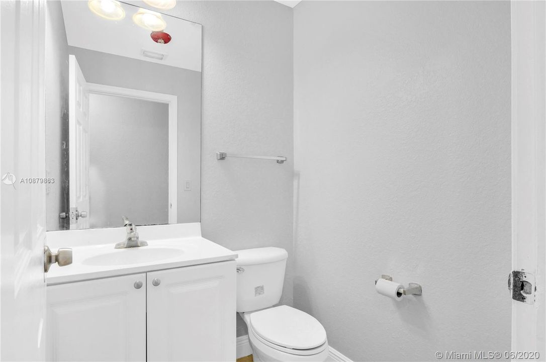Vendido Recientemente: $315,000 (5 camas, 2 baños, 1952 Pies cuadrados)