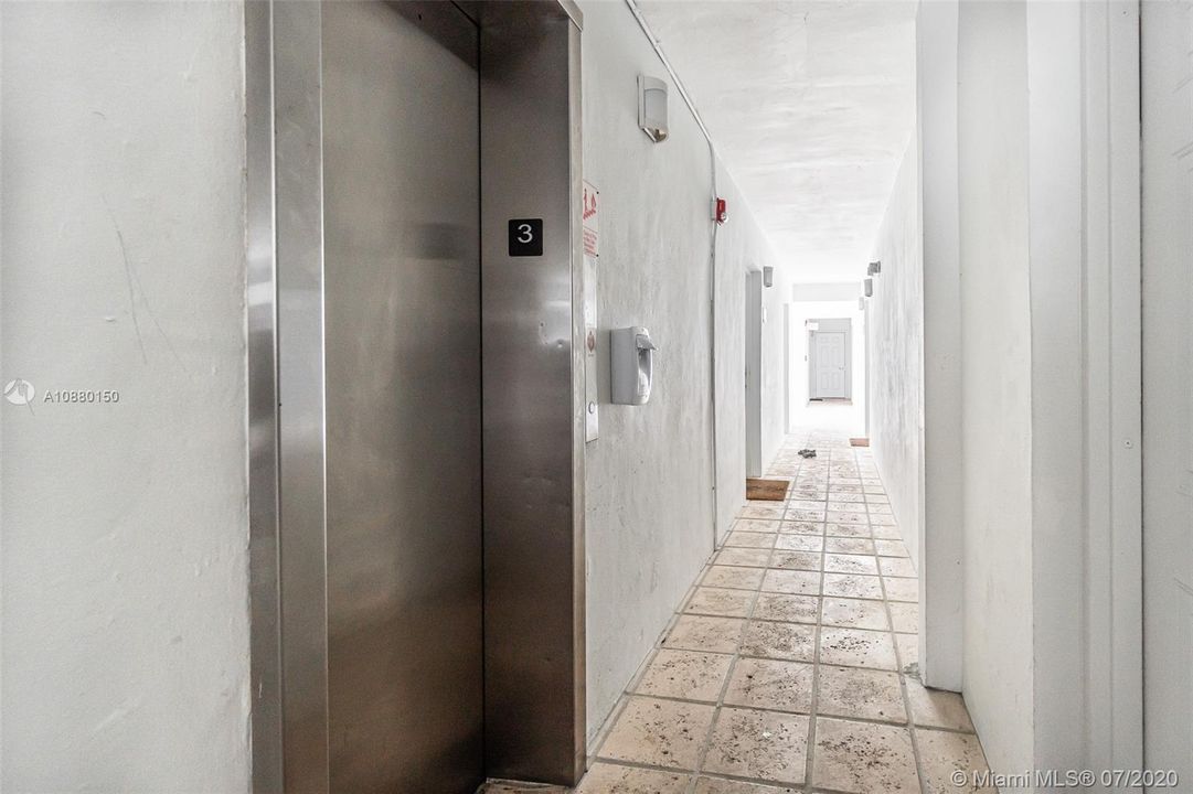 Recently Sold: $335,000 (1 beds, 1 baths, 871 Square Feet)