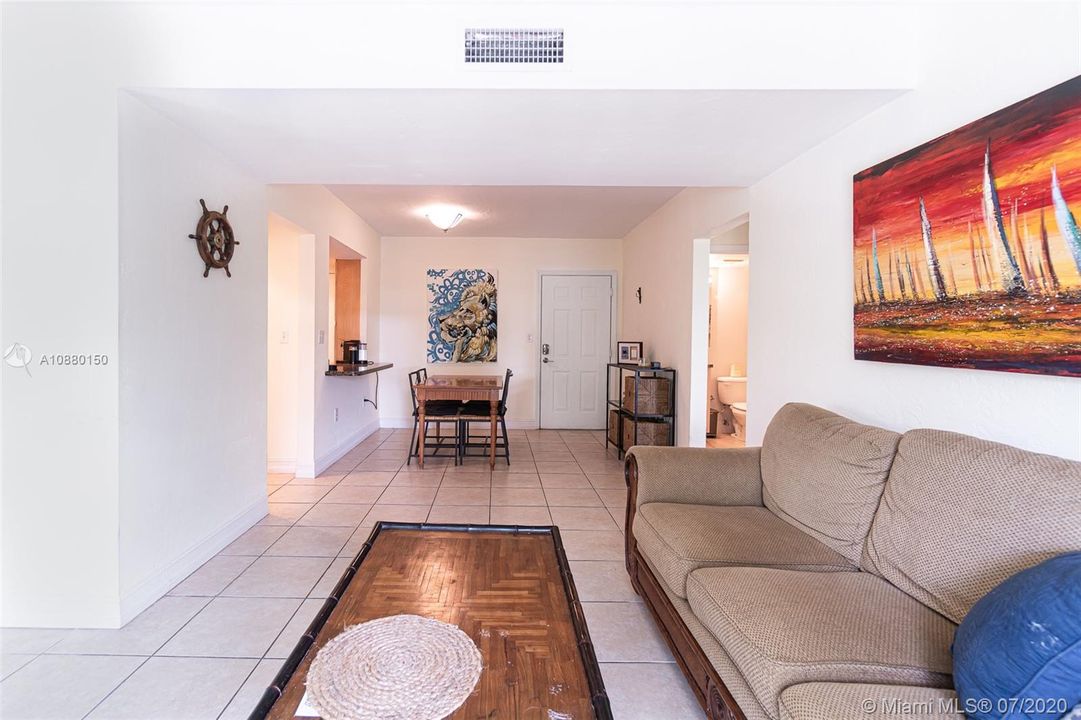 Recently Sold: $335,000 (1 beds, 1 baths, 871 Square Feet)