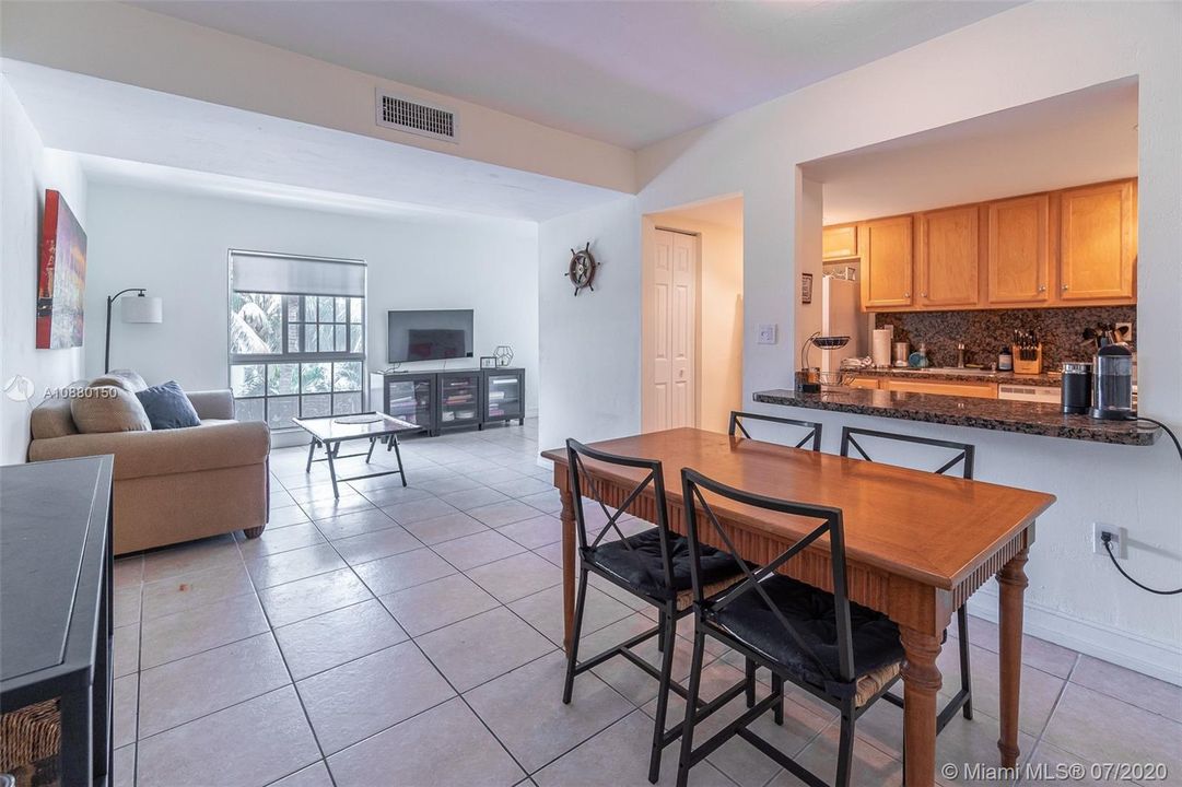 Recently Sold: $335,000 (1 beds, 1 baths, 871 Square Feet)
