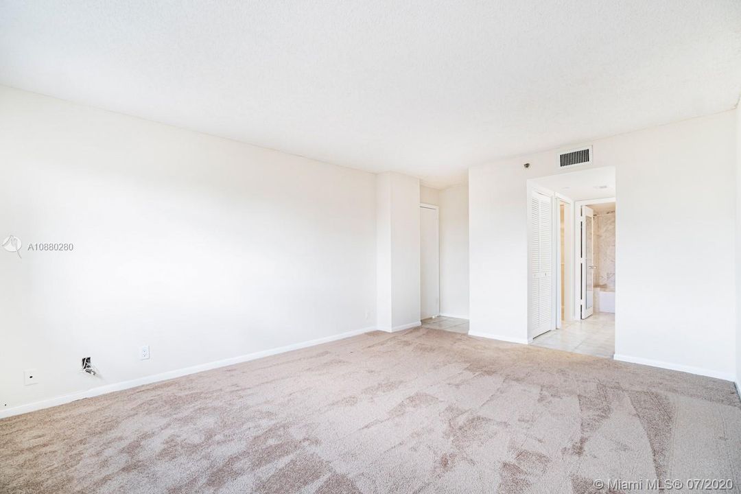 Vendido Recientemente: $309,900 (2 camas, 2 baños, 1290 Pies cuadrados)