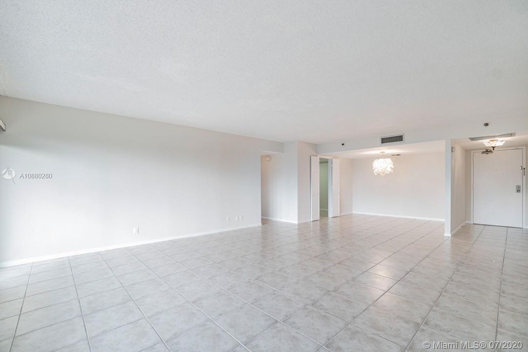 Vendido Recientemente: $309,900 (2 camas, 2 baños, 1290 Pies cuadrados)