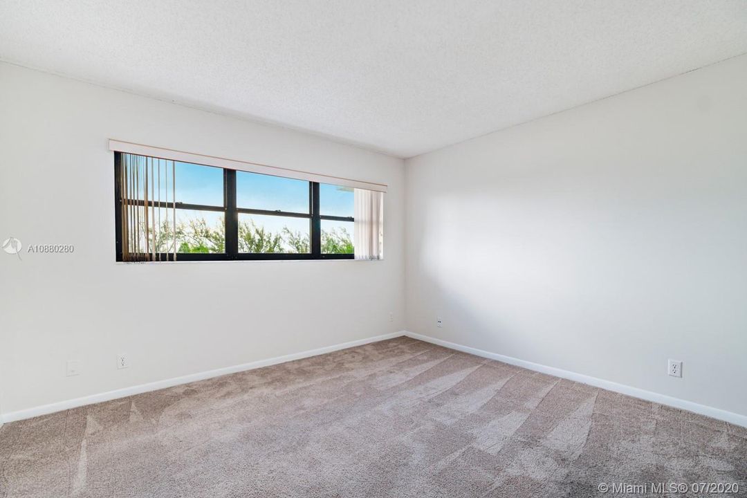 Vendido Recientemente: $309,900 (2 camas, 2 baños, 1290 Pies cuadrados)