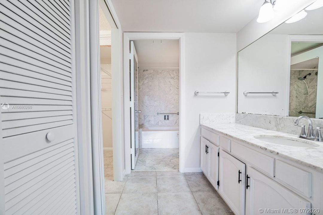 Vendido Recientemente: $309,900 (2 camas, 2 baños, 1290 Pies cuadrados)