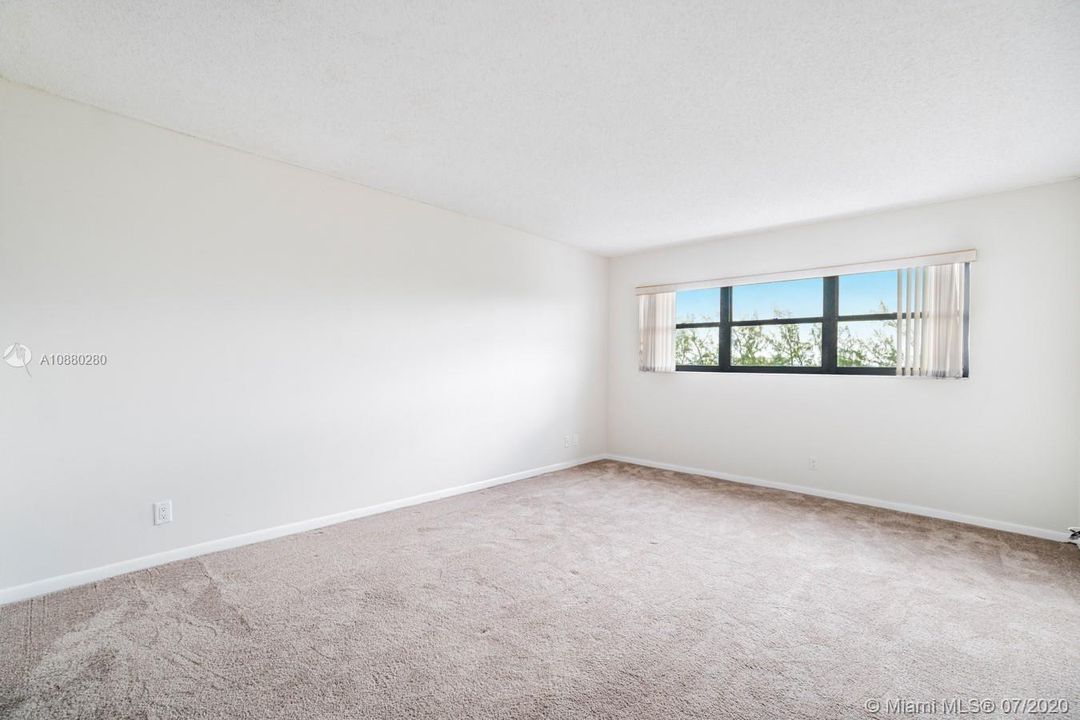 Vendido Recientemente: $309,900 (2 camas, 2 baños, 1290 Pies cuadrados)