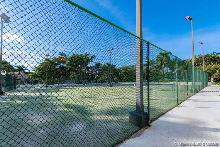 Vendido Recientemente: $309,900 (2 camas, 2 baños, 1290 Pies cuadrados)