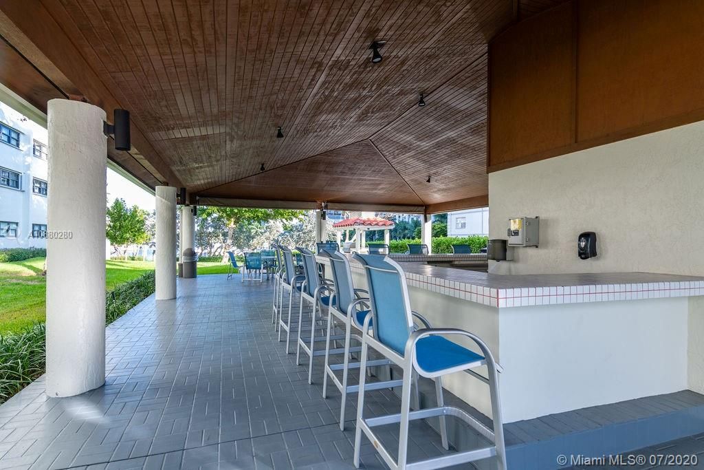 Vendido Recientemente: $309,900 (2 camas, 2 baños, 1290 Pies cuadrados)